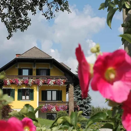 Obst & Gastehof Brandl Farm stay *