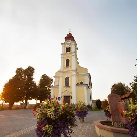 Obst & Gastehof Brandl Farm stay Hartmannsdorf